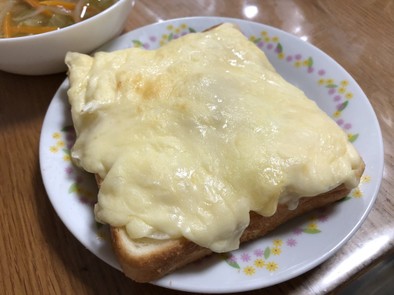 チーズと卵のトースト♪の写真