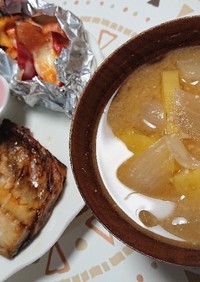 さつま芋と玉葱のほっこり味噌汁