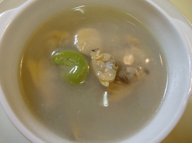 漢方医お勧め薬膳！あさりと空豆のスープの写真