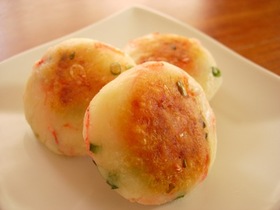 桜海老入りジャガイモのもちもちお焼き