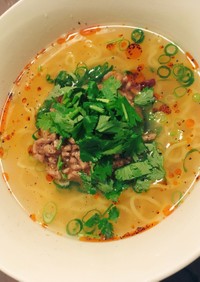 ベトナム風塩担々麺