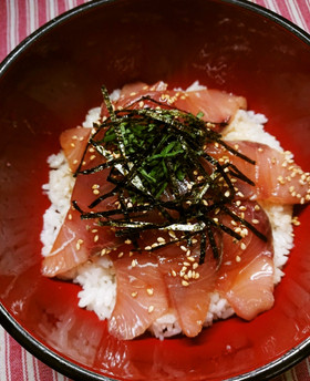ささっと簡単!麺つゆとブリDE漬け丼♪
