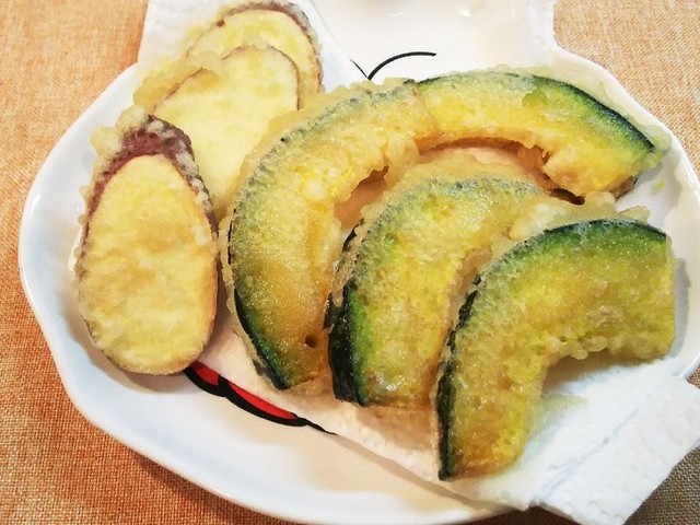 さつまいもとかぼちゃの天ぷら 卵不要 レシピ 作り方 By めぐみん クックパッド