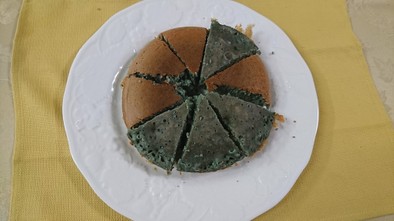 炊飯器で簡単！青緑の蒸しケーキの写真
