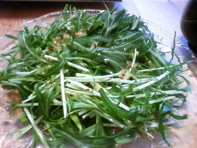 水菜のサラダアンチョビドレッシングの写真