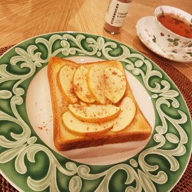 至福のコンビ♪はちみつとりんごのトースト