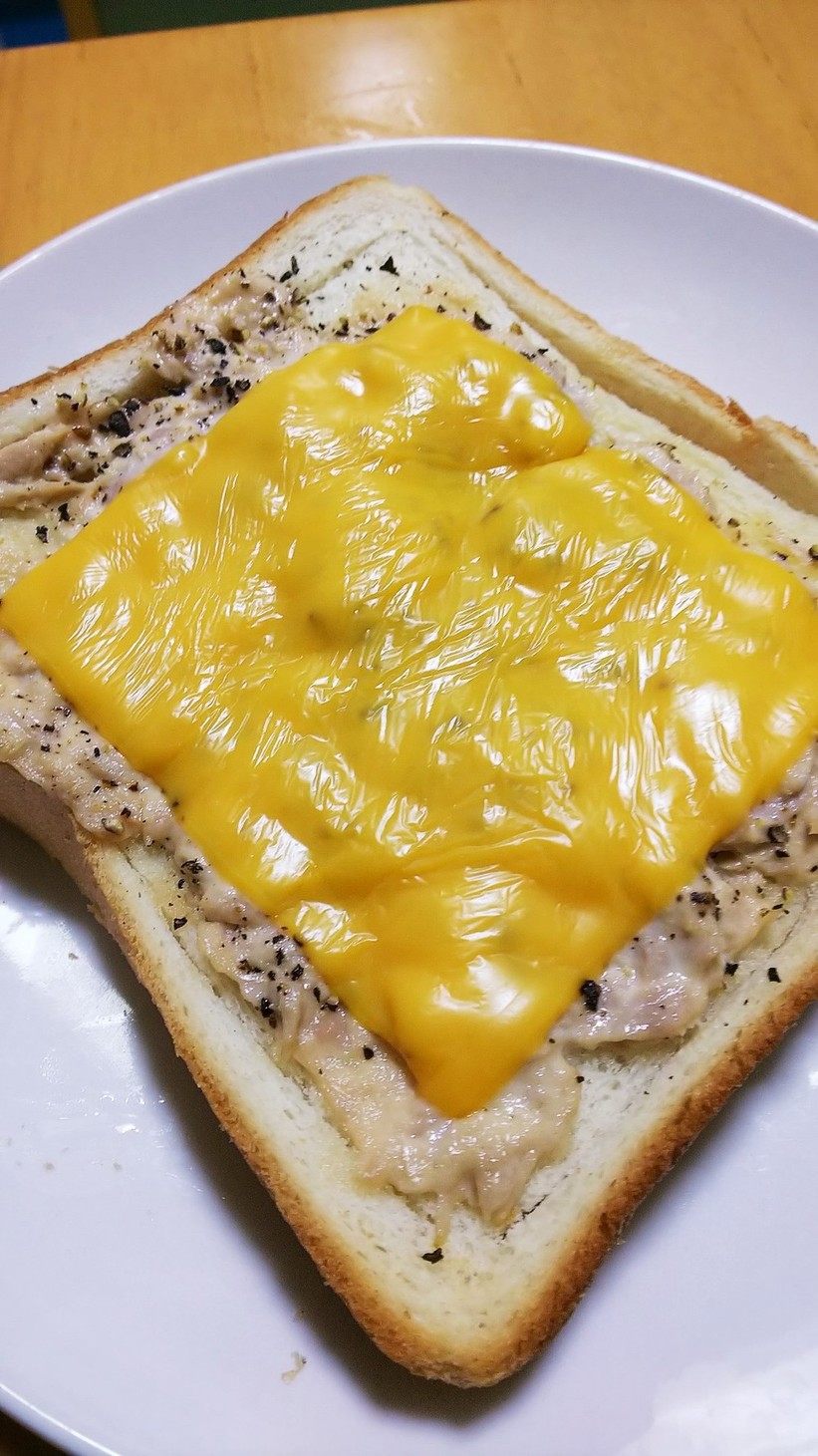 ツナチェダーチーズ　トーストの画像