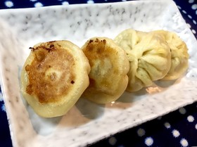 焼き小籠包(ニラ饅頭同時進行)