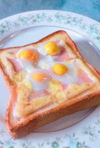 朝食！うずら卵とハムのマヨネーズトースト