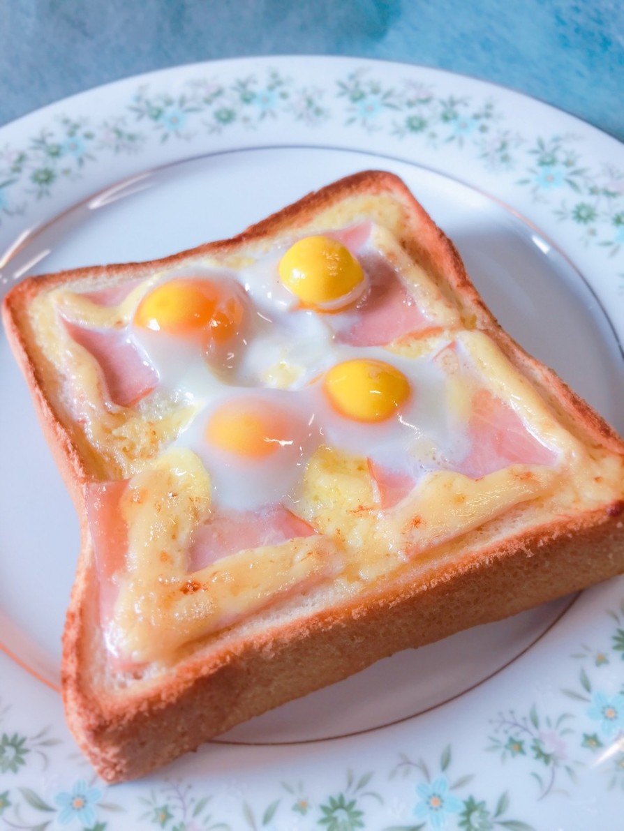朝食！うずら卵とハムのマヨネーズトーストの画像