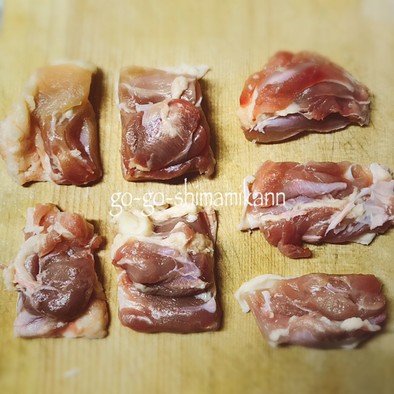 唐揚げに♫ななカット 鶏モモ肉の切り方の写真