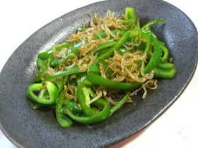 シンプル✿ピーマンとじゃこの炒め物