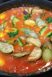 野菜とミンチ炒めてトマト缶で煮る