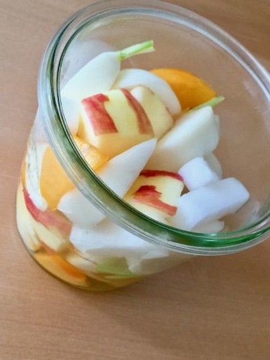 柿とりんごの甘酢マリネ。の写真
