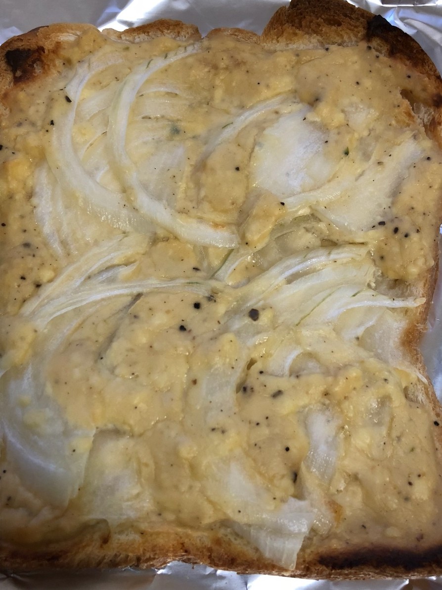 大人の玉ねぎクリームチーズトーストの画像