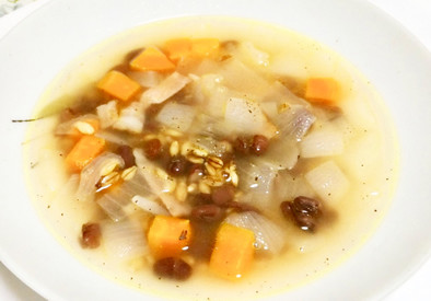 小豆とスーパー大麦のスープの写真