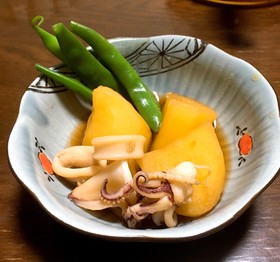 簡単家庭料理✨じゃがいもとイカの煮物