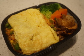 卵乗っけで♪簡単オムライス弁当