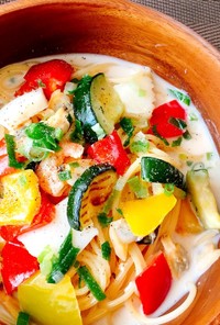 魚介と彩り野菜の豆乳スープパスタ