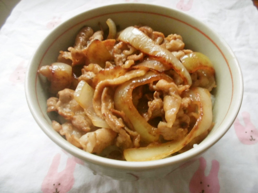 豚バラ・玉ねぎ炒めの焼肉丼(‾▽‾)の画像