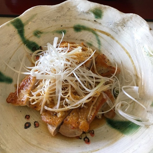 鶏もも肉の油淋鶏風白髪ねぎ添え レシピ 作り方 By Mooi Taart クックパッド 簡単おいしいみんなのレシピが359万品
