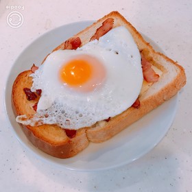 ハニーベーコントーストonチーズ&エッグ