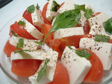 カプレーゼ（トマトとモッツァレラチーズ）の写真