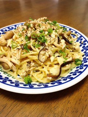 鶏ときのこのガーリック塩パスタ