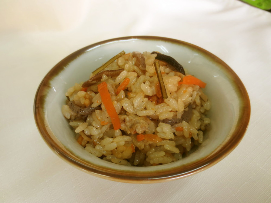 沖縄風 昆布と豚肉の炊き込みご飯の画像