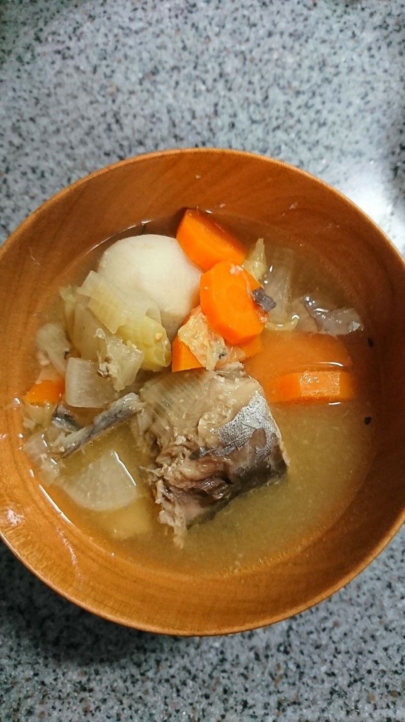 鯖の水煮缶で温まる味噌汁の画像