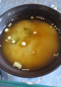 簡単☆エノキダケの生姜味♫味噌汁