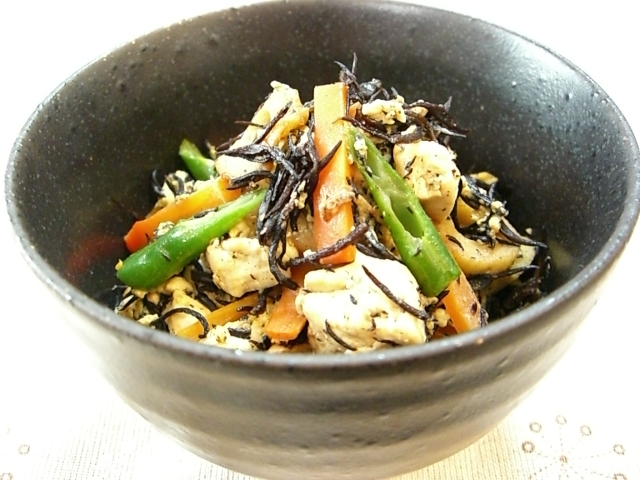ひじき入り！栄養満点♬炒り豆腐♡の画像