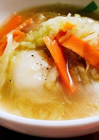 冷凍餃子と残り物の野菜で中華スープ