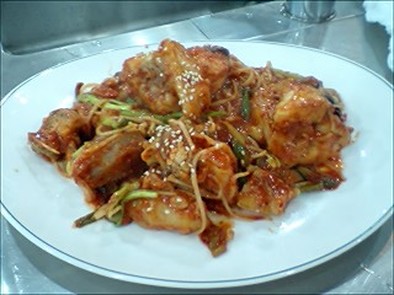 本場の韓国料理アグィチム（アンコウ蒸し）の写真