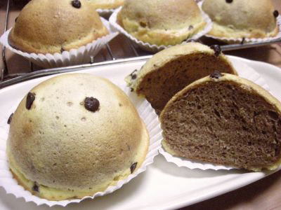 ココア生地のチョコチップクッキーパンの画像
