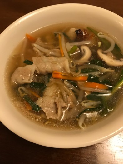 ニラともやしの野菜スープの写真