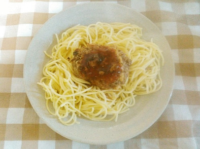 ハンバーグonスパゲッティの写真