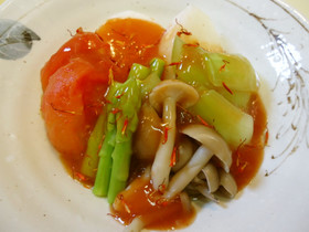 漢方医 薬膳!五色野菜の紅花ソースかけ