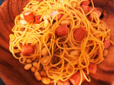 豆とウインナーのトマトパスタの写真