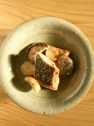 鮭とエリンギのバターよっちゃん焼きの写真