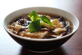 キクラゲとくずし豆腐のスープ生姜風味