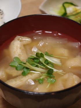 皮も食べちゃう☆大根のお味噌汁