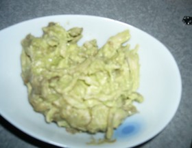 蒸し鶏のアボカド和え