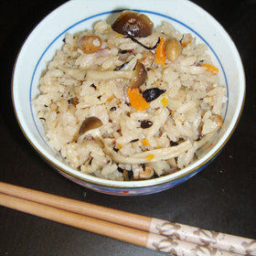 おかず不要!ひじきと福豆の炊き込みご飯