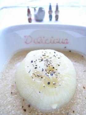 丸ごと玉ねぎのゴマ味噌スープ