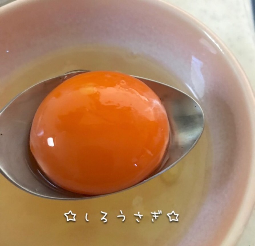 スプーンで簡単♬卵の黄身の分け方♡の画像