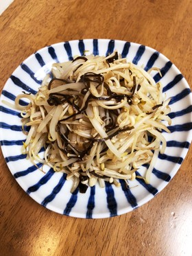簡単うますぎ!もやしの塩昆布炒め