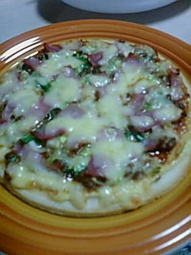 焼肉！風味の納豆ピザの写真