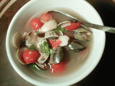 貝とプチトマトの簡単スープの写真