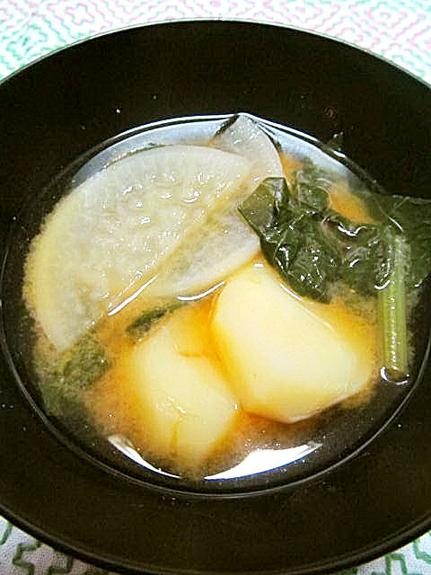 ◉■じゃが芋と大根・小松菜の味噌汁■◉の画像